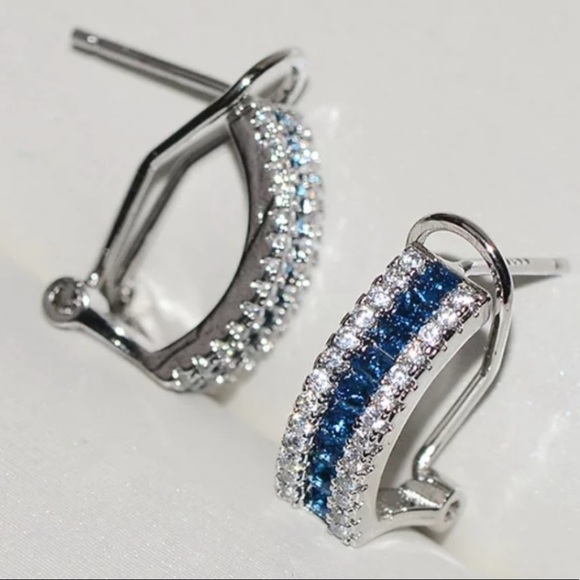 NEW 18K WHITE GOLD BLUE WHITE DIAMOND OMEGA STUDS - Picture 4 of 4